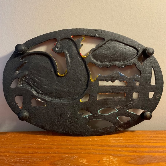 Cast Iron Painted Rooster Trivet with Colourful Farmyard Scene - Hot Pot Stand - Picture 11 of 16